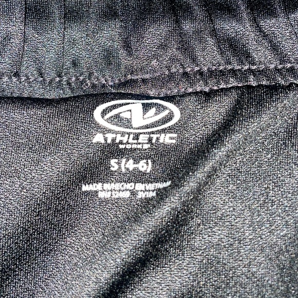 athletic shorts - Picture 2 of 3